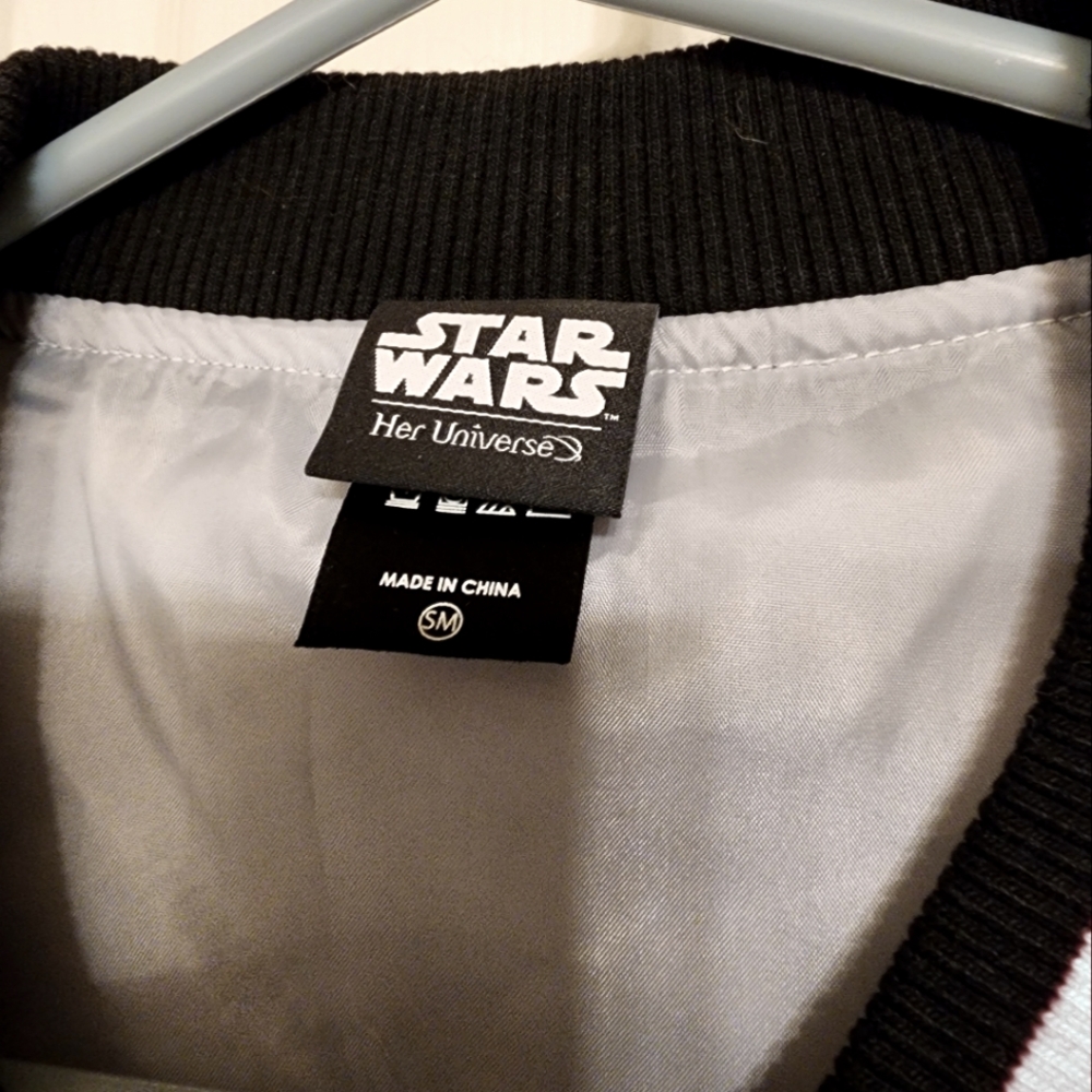HER UNIVERSE storm trooper captain jacket - Picture 2 of 3